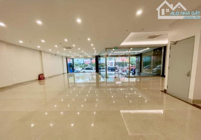Bán toà nhà Văn Phòng mặt phố Khâm Thiên DT 450m2 x 10 tầng, MT 20m, Giá 300 tỷ - 1