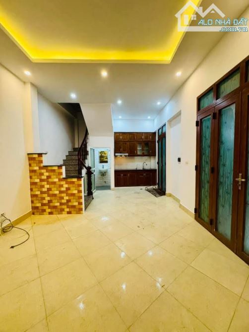 Ngộp Bank.Chủ giảm nửa tỷ còn hơn 6 tỷ nhà 30m,5 tầng.Mặt tiền quá rộng 7.3m.  Ngõ thông r - 1