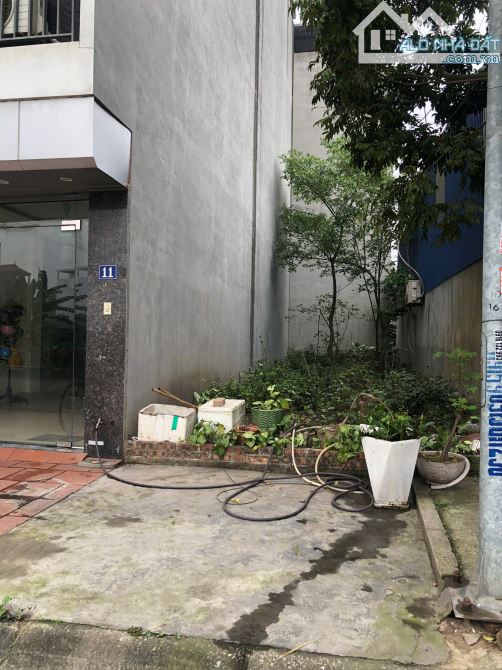 Bán Đất Đông Dư Viu Hồ  - Đường Rộng 10m Vỉa hè  - Ngay Cạnh Trường Học - giá 8.4  tỷ - 1