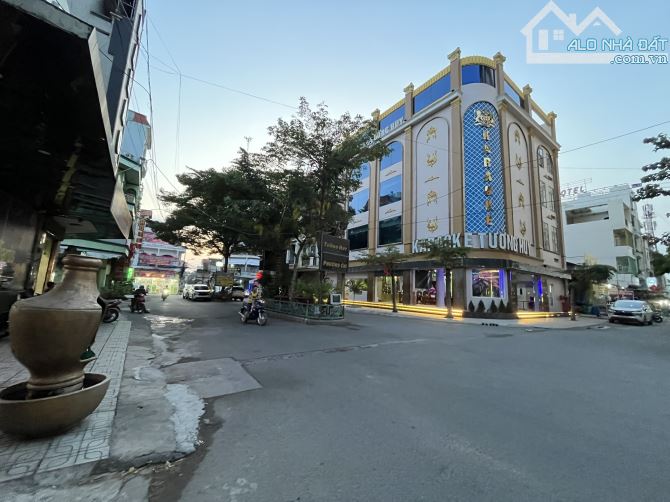 BÁN GẤP LÔ ĐẤT NGANG KHỦNG 10.5M, SỔ VUÔNG ĐẸP, 210M2 ĐƯỜNG SỐ 6, GIÁ CHỈ 11 TỶ - 1