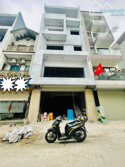 PHÂN LÔ DV LAI XÁ - HOÀI ĐỨC - VỈA HÈ - THANG MÁY - Ô TÔ TRÁNH - 72M X 6 TẦNG - MT 6.3M - 1
