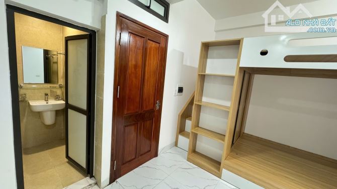 BÁN CĂN HỘ DV  6 TẦNG THANG MÁY XỊN - CẦU GIẤY - GẦN Ô TÔ - GIÁ RẺ - PCCC ĐẦY ĐỦ - 12 TỶ - 1