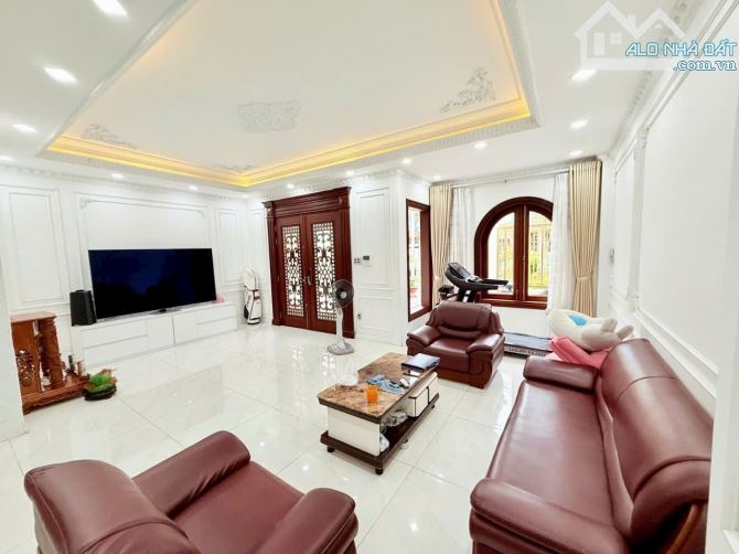 BIỆT PHỦ VIP NHẤT QUẬN TÂN PHÚ - THANG MÁY - NGAY ĐẠI HỌC CÔNG THƯƠNG - 5 TẦNG - NGANG 7M - 1