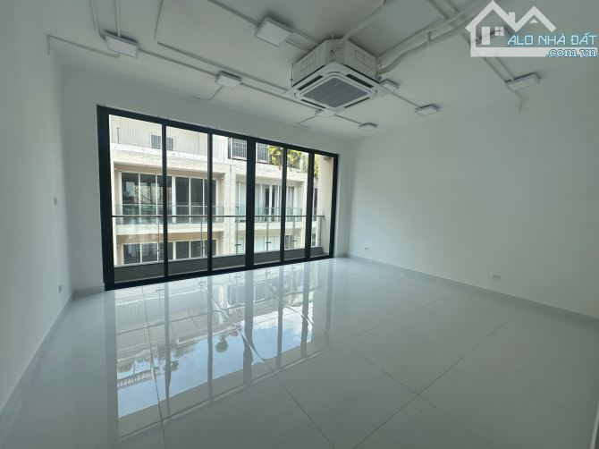 Cần cho thuê Shophouse mới 4,5 tầng Siêu Vip Khu Đô Thị Sala Quân 2 - 1
