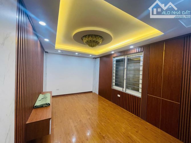 LÔ GÓC 2 THOÁNG NGÕ 68 TRIỀU KHÚC NHÀ ĐẸP Ở THÍCH SỞ HỮU NGAY 33M2 x5tầng. Giá :6,4tỷ. - 1