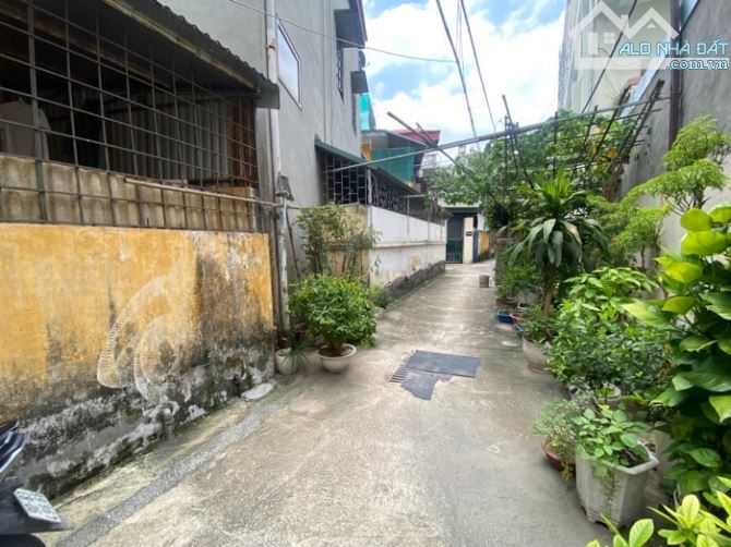 LÝ SƠN-THƯỢNG THANH LB-PHÂN LÔ QUÂN ĐỘI VIP-NGÕ THÔNG 4CHỖ VÀO NHÀ- 83M2 MT: 5,4M CHỈ 5,9Ỷ - 1