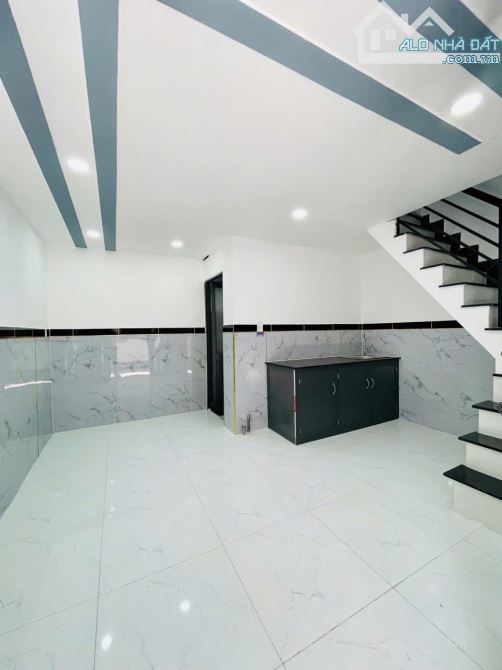 CƠ HỘI VÀNG khi mua nhà 1 trệt 1lầu, 2PN GIÁ TỐT TẠI ngã 3 Mỹ Hạnh gần chợ giá 395trieu - 1