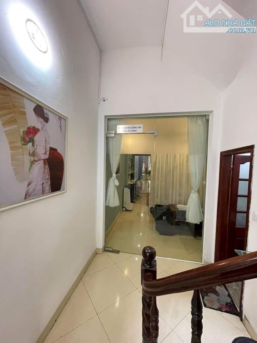 Bán nhà mặt phố Mai Dịch 45m2 x 5T, mt 4m, vị trí đẹp, vỉa hè KD, sẵn dòng tiền. Giá 18 tỷ - 1
