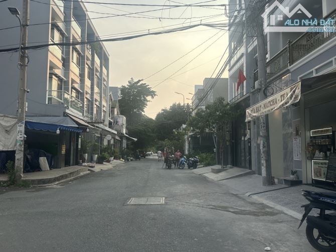 Bán nhà 4 tầng, Đào Tông Nguyên, TT Nhà Bè, Nhà Bè. 250m2 - MT nhựa 10m - Chỉ 6 tỷ hơn. - 1