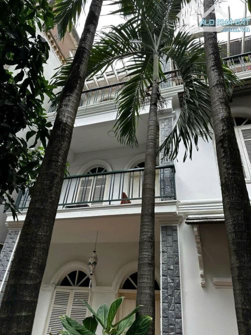 Nguyên căn sân vườn Đội Cấn rộng 200m2x3T MT10m đủ loại mô hình, mới xây sửa chưa đến 38tr - 1