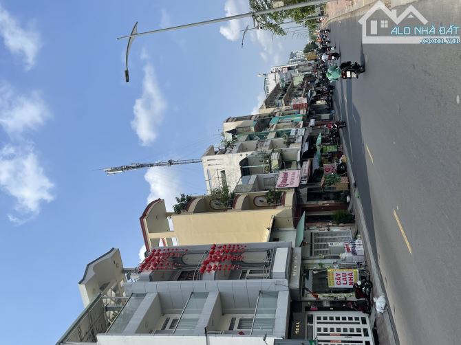 MT BẾN BÌNH ĐÔNG MUA ĐẤT TẶNG NHÀ 60M2 NGANG KHỦNG - 1