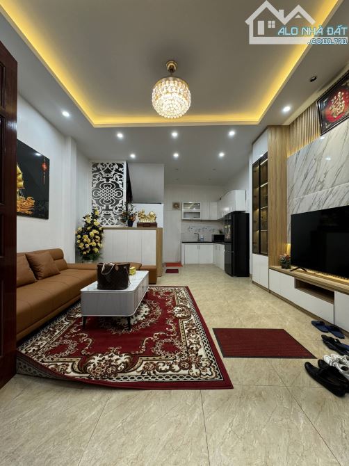 Bán Nhà Phố Việt Hưng 4 Tầng, Mt Khủng, 35m2 Gần Phố, Đủ Nội Thất, Giá 6,6 Tỷ - 1