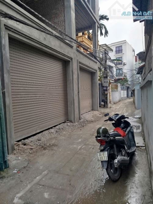 TRUNG TÂM THANH TRÌ - ÔTÔ VÀO NHÀ -  NHÀ MỚI ĐANG HOÀN THIỆN. S = 35M  Cao = 6 tầng  Giá 6 - 1