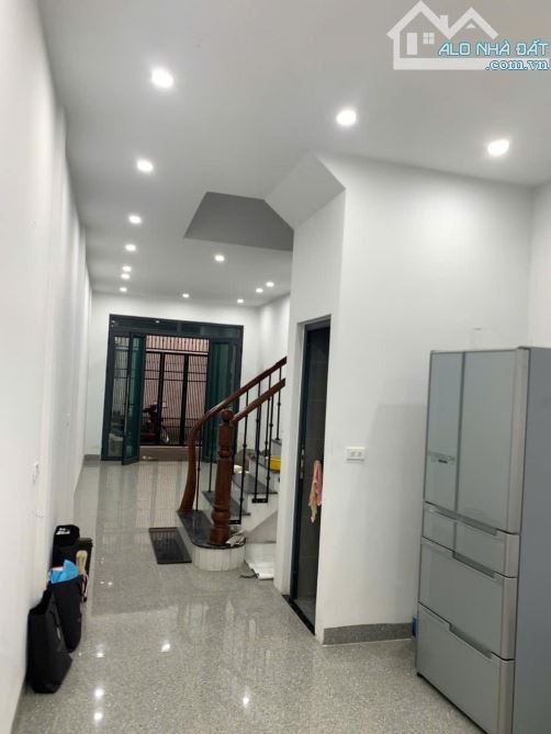 BÁN NHÀ ĐẸP Ở NGAY NGÕ TOÀN THẮNG, PHỐ KHÂM THIÊN. DT 50M2, XÂY 5 TẦNG. GIÁ CHỦ CHÀO 10 TỶ - 1