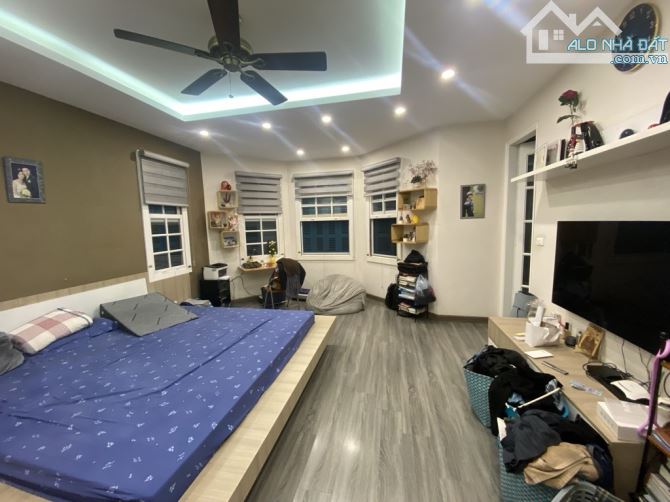 Biệt thự sân vườn Ngọc Thuỵ (trong đê) dt 430m2. Mặt tiền 11m. Giá đầu tư - 13