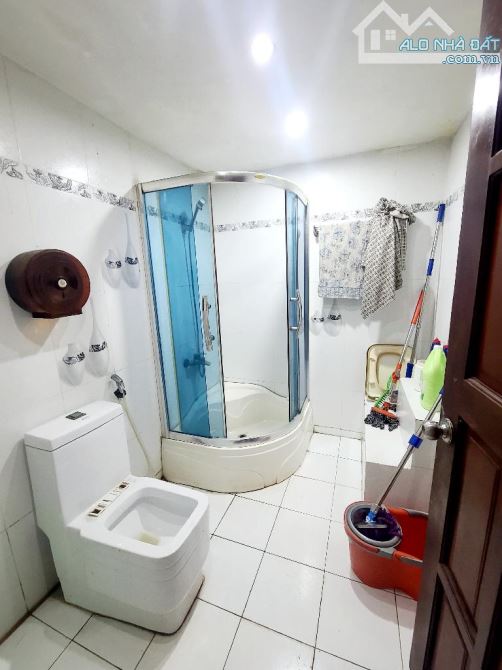 BÁN BIỆT THỰ PHỐ - ĐS 8 - PHONG PHÚ - BÌNH CHÁNH - 242M2 - 3 TẦNG - GIÁ : 17,9 TỶ TL - 17