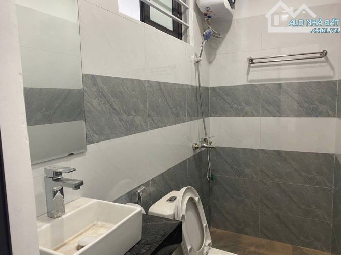 Bán nhà mới xây, 5 tầng, Liên mạc, Thượng Cát, bắc từ Liêm. DT : 45m2. Giá : 5,85 Tỷ - 2