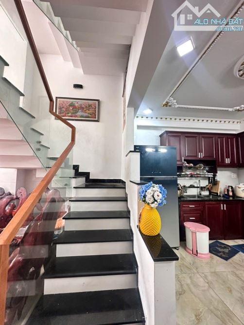 CHỈ 5.5TỶ - HẺM XE HƠI - 5TẦNG - 4 x 15 - GIÁP TÂN PHÚ - GẦN AEON - 2