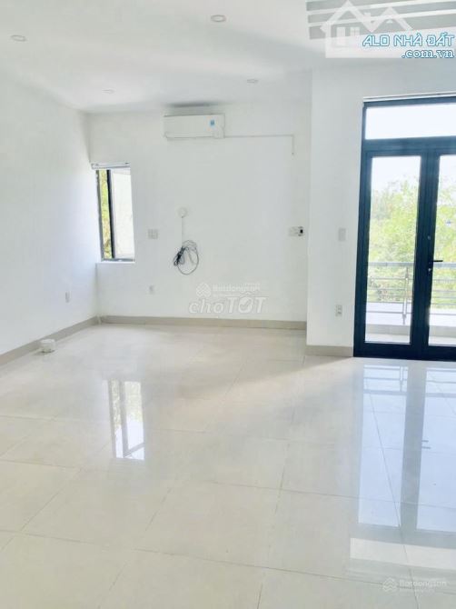 Nhà Mặt Tiền Nguyễn Tri Phương gần 600 m2 Sử dụng - Ngay sân Bay - 2