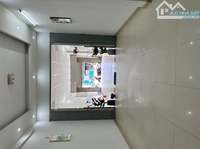 măt tiền kinh doanh 4 tầng nguyễn văn quá q12 gần tiêc cưới đông phương - 2