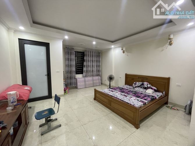 Nhà 5 tầng Dân xây Giang Biên, ô chờ thang máy, ô tô tránh, gần hồ, 90m, MT 5m, nhỉnh 15tỷ - 2