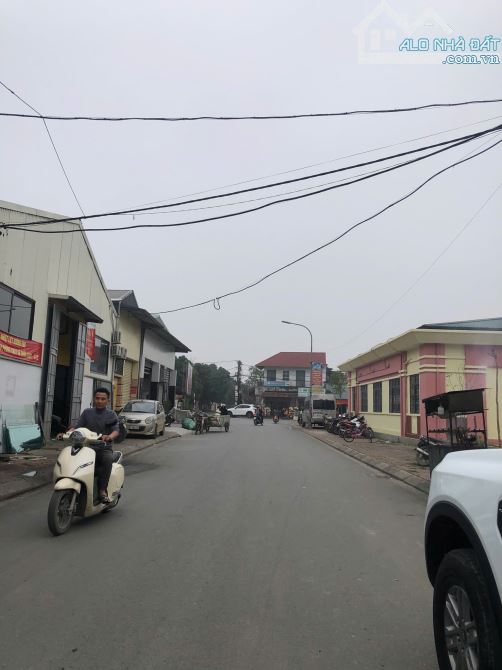 Bán Đất Đông Dư Viu Hồ  - Đường Rộng 10m Vỉa hè  - Ngay Cạnh Trường Học - giá 8.4  tỷ - 2