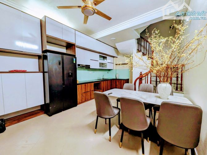Phố Hà Kế Tấn - Dân xây 6 tầng - Phân Lô - Sát ô tô -Full nội thất -Trước nhà rộng thoáng. - 2