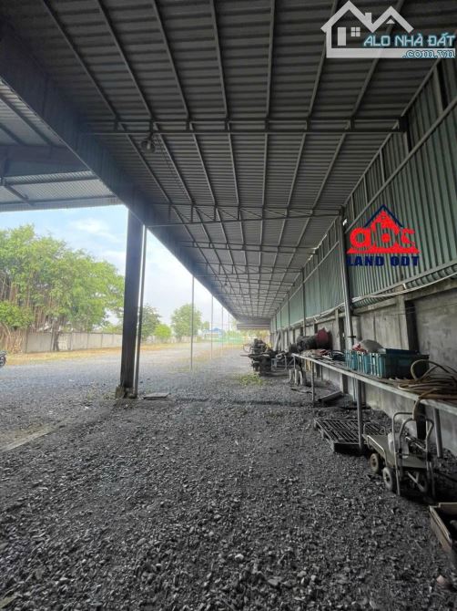 XT102 cho thuê kho mặt tiền kinh doanh. Thuận lợi Showroom - 2