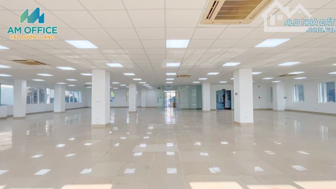 Cho thuê mặt phố Phạm Văn Đồng, Mai Dịch, Cầu Giấy 180 mét 2 tầng mặt tiền 12 mét - 2
