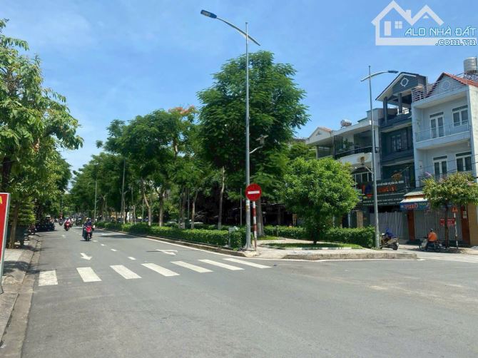 Hạ giá chủ bán gấp lô đất mặt tiền đường 22m DT 210m2, đối diện bv Hạnh Phúc - Thuận An - 2