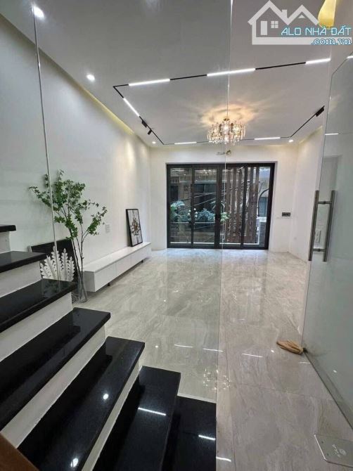 Bán nhà oto ngủ trong nhà, thang máy siêu sịn sò 55m x4 tầng mt quyền lực 5.5m - 2