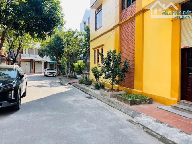 BÁN NHÀ 4 TẦNG KHU ĐÔ THỊ TRẦN HƯNG ĐẠO TP THÁI BÌNH GIÁ 5tỉ xxx lớn - 2