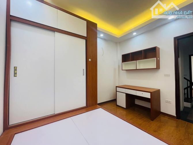 LÔ GÓC 2 THOÁNG NGÕ 68 TRIỀU KHÚC NHÀ ĐẸP Ở THÍCH SỞ HỮU NGAY 33M2 x5tầng. Giá :6,4tỷ. - 2