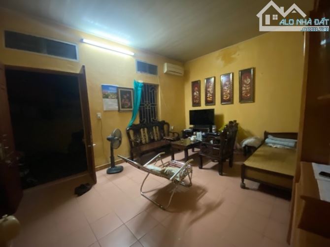 LÝ SƠN-THƯỢNG THANH LB-PHÂN LÔ QUÂN ĐỘI VIP-NGÕ THÔNG 4CHỖ VÀO NHÀ- 83M2 MT: 5,4M CHỈ 5,9Ỷ - 2