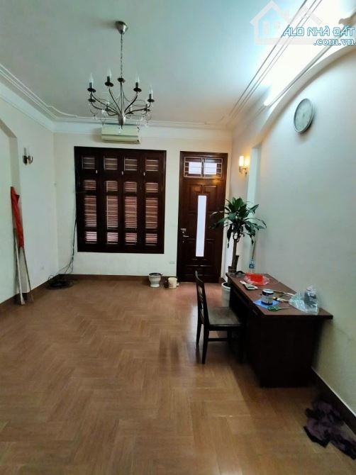 Cho thuê nhà ngõ Hoàng Quốc Việt dt 50mx 5 tầng, 3 ngủ, ngõ ô tô thông, 16tr - 2