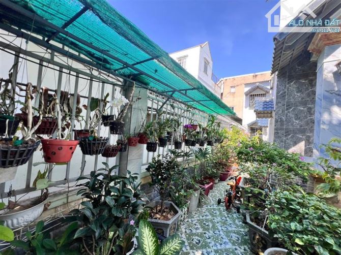 BIỆT THỰ MINI BÀ ĐIỂM - 200M2 NGANG GẦN 7M - GIÁP PHAN VĂN HỚN Q12 - HƠN 5 TỎI - KHU VIP - 2
