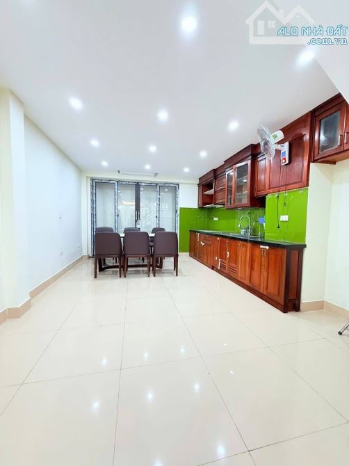 8,2 TỶ-  SIÊU PHẨM-LÊ QUANG ĐẠO-DT 49m-5 TẦNG-MT 3,8m-DÂN XÂY - 15M O TÔ - 2 THOÁNG - 2