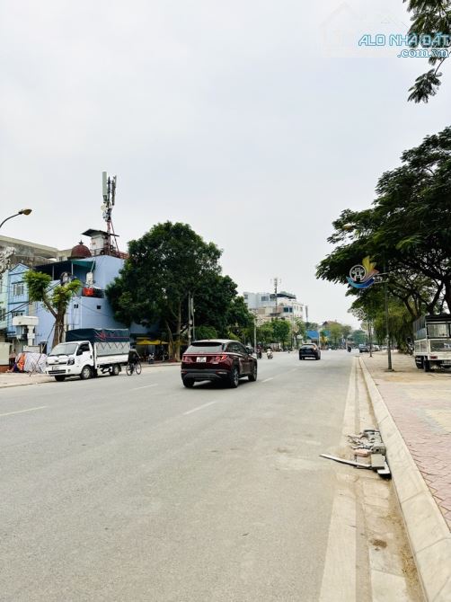TRUNG TÂM THANH TRÌ - ÔTÔ VÀO NHÀ -  NHÀ MỚI ĐANG HOÀN THIỆN. S = 35M  Cao = 6 tầng  Giá 6 - 2