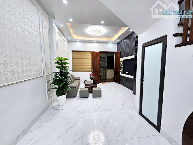 43M-6 TẦNG-SIÊU PHẨM CẦU GIẤY - LÔ GÓC - 7 PHÒNG RỘNG - Ở HAY CH0 THUÊ ĐỀU ĐỈNH. - 2