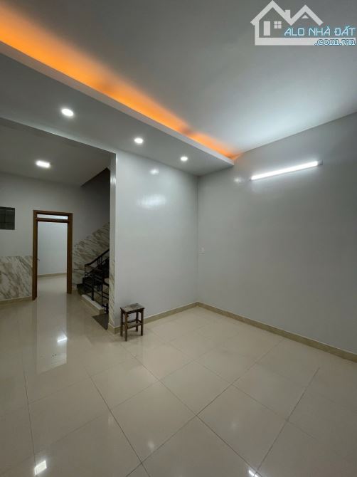 Bán nhà 1 Trệt 2 Lầu Dĩ An,đường xe hơi thông, gần Giáo xứ An Bình - 2