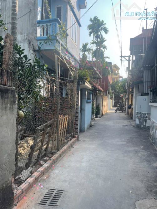 Khách em cần bán lô đất tại Phùng Hưng, thị trấn Phùng, Đan Phượng đường rộng 2,5m - 3