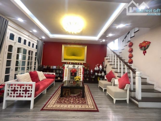 Biệt thự sân vườn Ngọc Thuỵ (trong đê) dt 430m2. Mặt tiền 11m. Giá đầu tư - 3