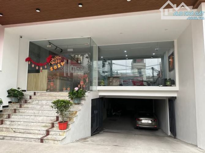 Bán toà Building mặt phố Nguyễn Hoàng Tôn. Tây Hồ DT 245m x 10T. Mặt tiền 8m - 3