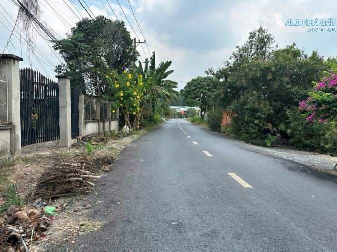 Cần bán lô đất mặt tiền đường xã phú hòa đông  700 tr - 3