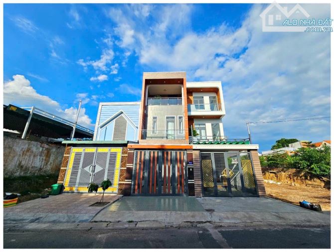 Bán Lô Góc 2 Mặt Tiền Kinh Doanh Buôn Bán gần Nhà Thờ Lộc Lâm, Uỷ Ban Phường Hố Nai - 3
