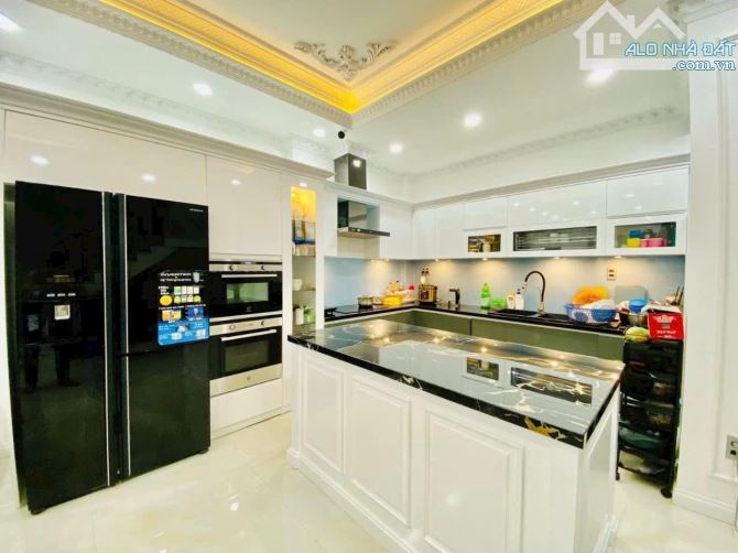 BIỆT PHỦ VIP NHẤT QUẬN TÂN PHÚ - THANG MÁY - NGAY ĐẠI HỌC CÔNG THƯƠNG - 5 TẦNG - NGANG 7M - 3