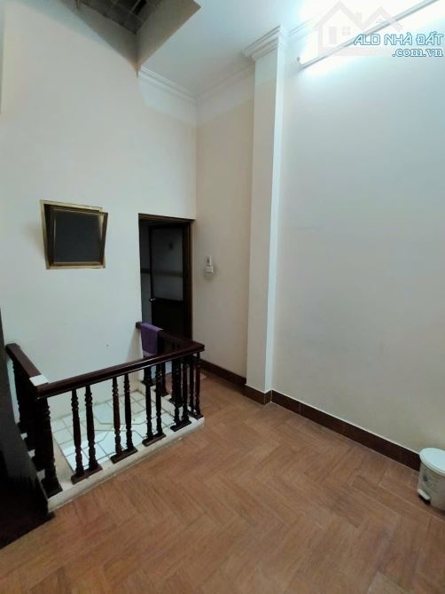 Cho thuê nhà ngõ Hoàng Quốc Việt dt 50mx 5 tầng, 3 ngủ, ngõ ô tô thông, 16tr - 3