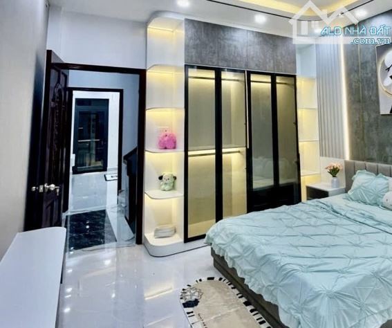 Bán nhà mới ở ngay, 80m2 chỉ nhỉnh 7 tỷ, hẻm xe hơi tránh, ngay sau lưng Vincom quận 7 - 3