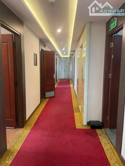 70 tỷ! Bán gấp Khách sạn 3 Sao khu Sân Bay, Quận Tân Bình - Nở hậu: 15*23m - Hầm 7 Tầng