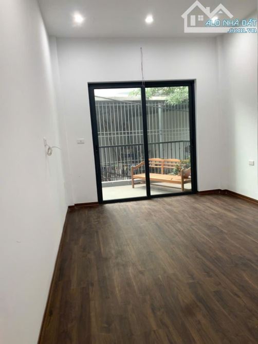 BÁN NHÀ ĐẸP Ở NGAY NGÕ TOÀN THẮNG, PHỐ KHÂM THIÊN. DT 50M2, XÂY 5 TẦNG. GIÁ CHỦ CHÀO 10 TỶ - 3